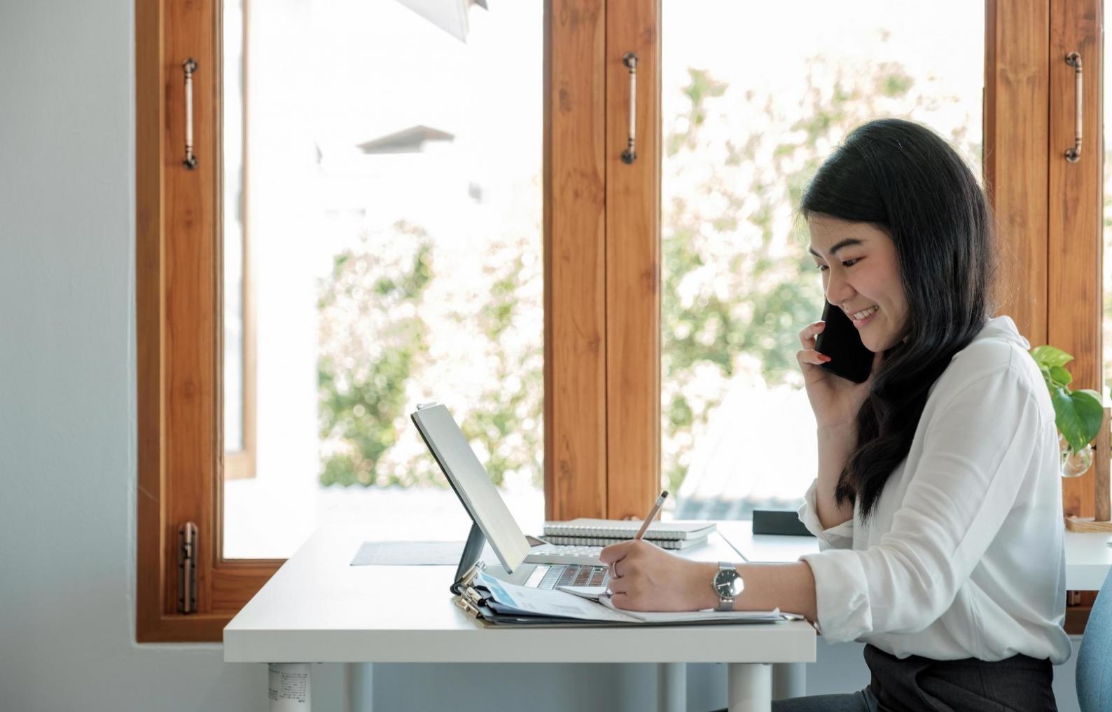 Séance de formation en entrepreneuriat avec supports pédagogiques