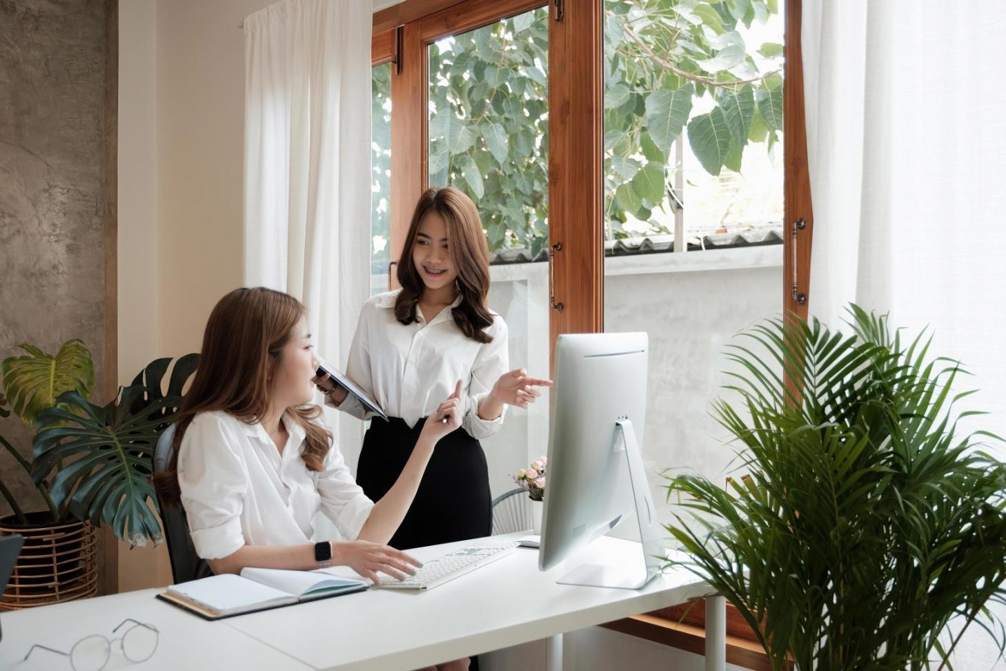 Analyse de données financières sur écran d'ordinateur